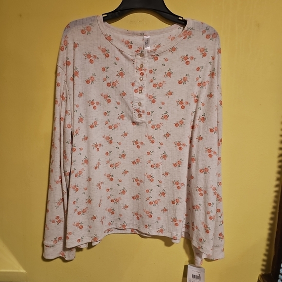 Tranquil & True Tops - NWT Tranquil & True Women's Size 1X Rose Print Henley Comfy Shirt Loungewear